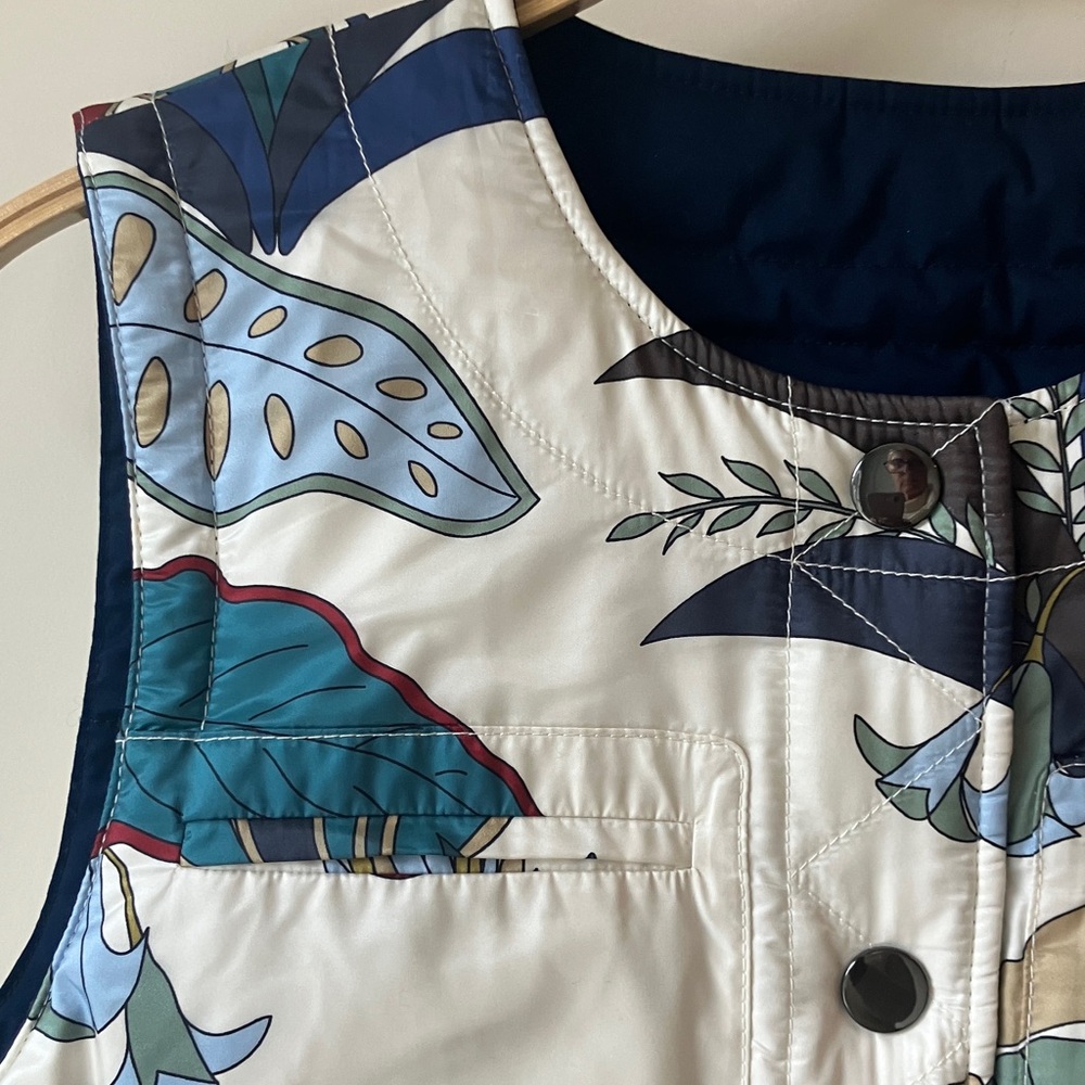 TORY BURCH Piper Puffer Vest REVERSIBLE Navy or Green Floral Print Size 10 NWT - Picture 3 of 10